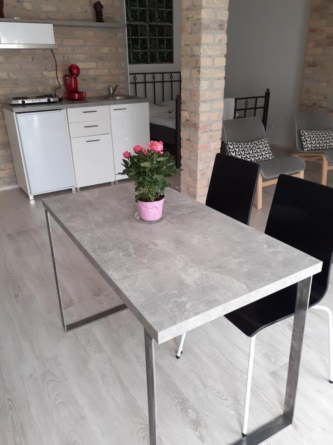 Flora Novi Sad Apartment Bagian luar foto