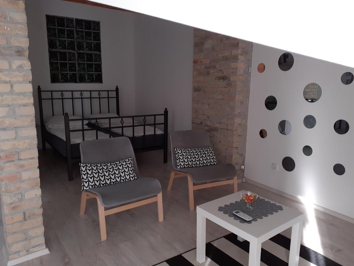Flora Novi Sad Apartment Bagian luar foto
