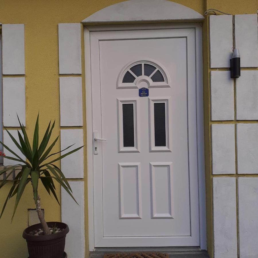 Flora Novi Sad Apartment Bagian luar foto